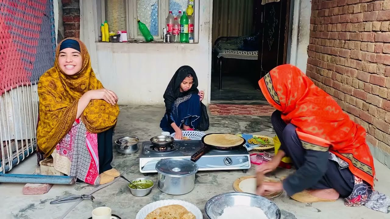 Saag Ko Tadka Lagaya || Village Life || Happy Punjabi Family