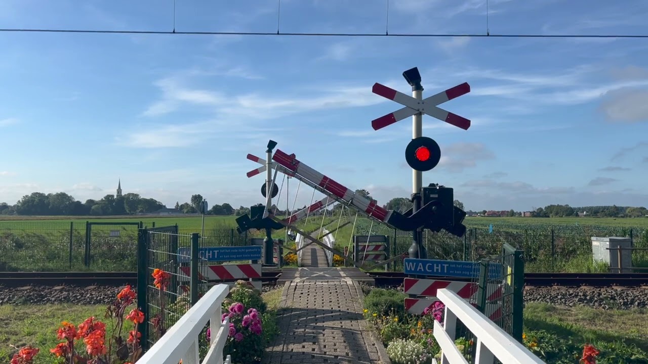 Spoorwegovergang Westwoud // Dutch Railroad Crossing