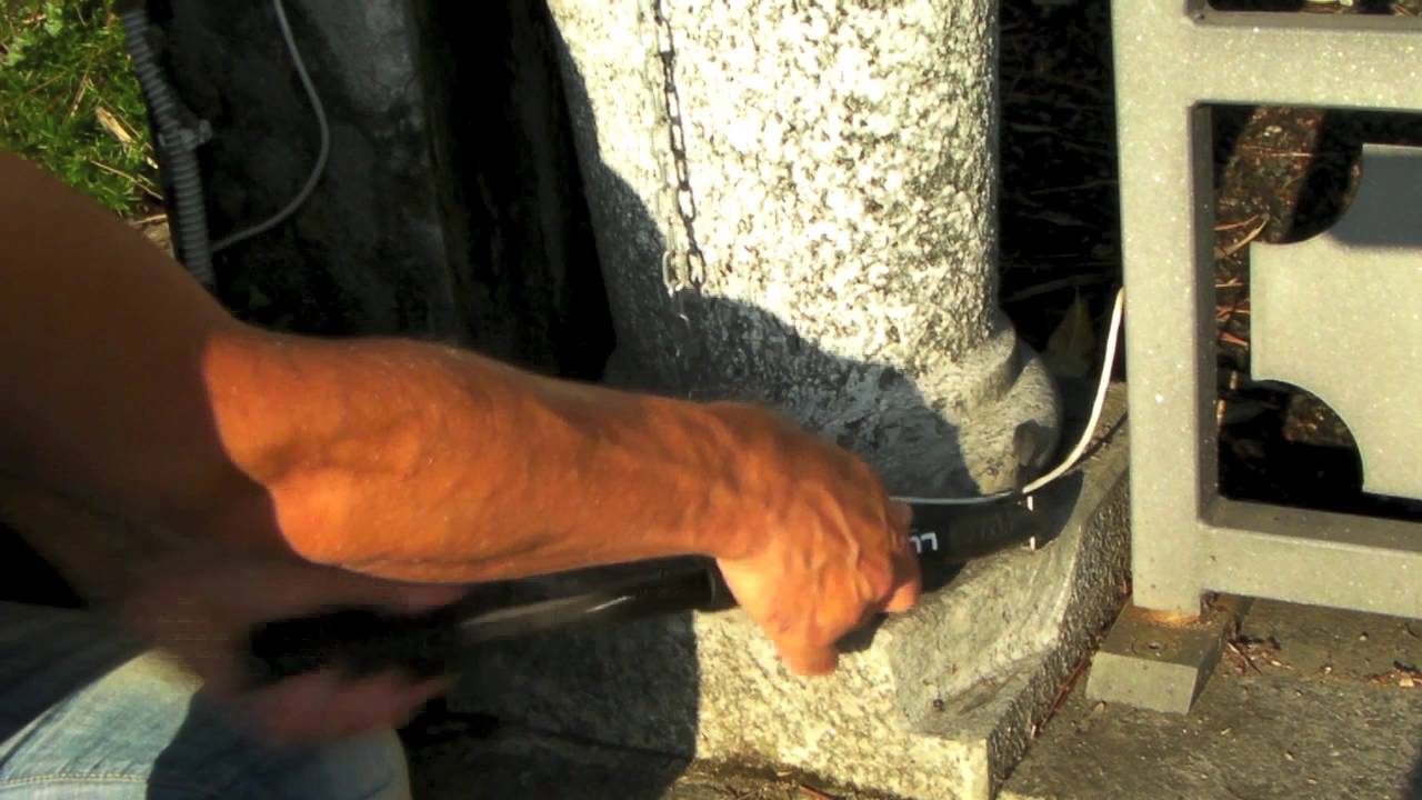 Come usare la pistola a caldo per incollare un cavo elettrico