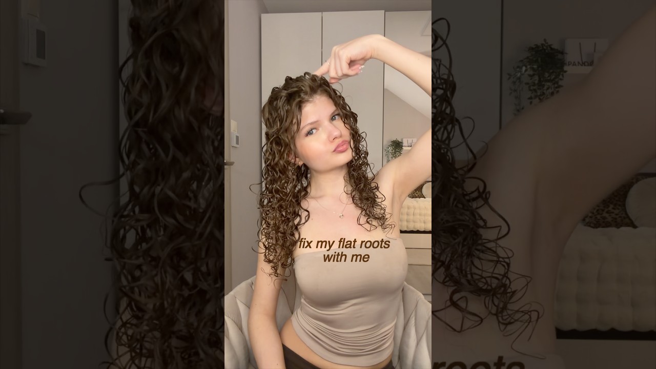Tutorial on how to fix flat curly roots🫶🏻 #hairtok #curlyhair #curls #curlyhairtutorial #volume