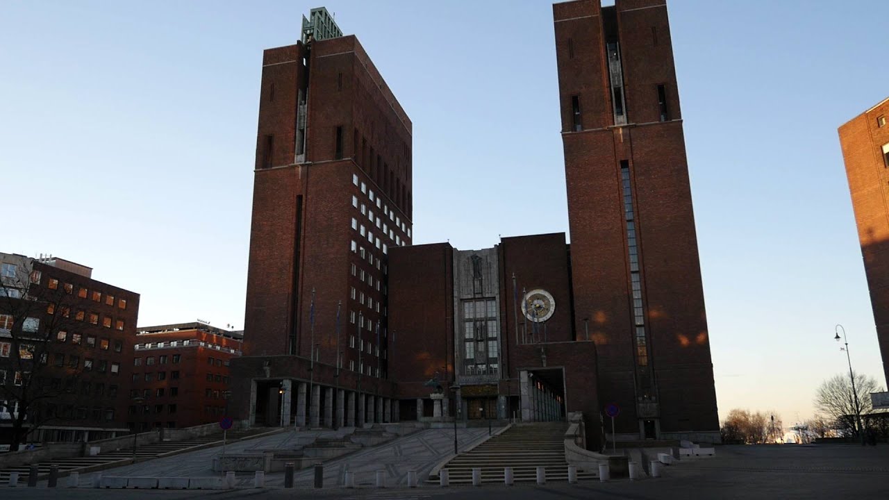 Oslo City Hall plays the Harry Potter theme