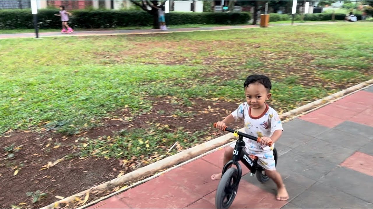 SERUNYA BERSEPEDA DI TAMAN BERSAMA PAPA 🚴‍♂️🥇 #fypシ #viral  #viralvideo  #subscribe 
