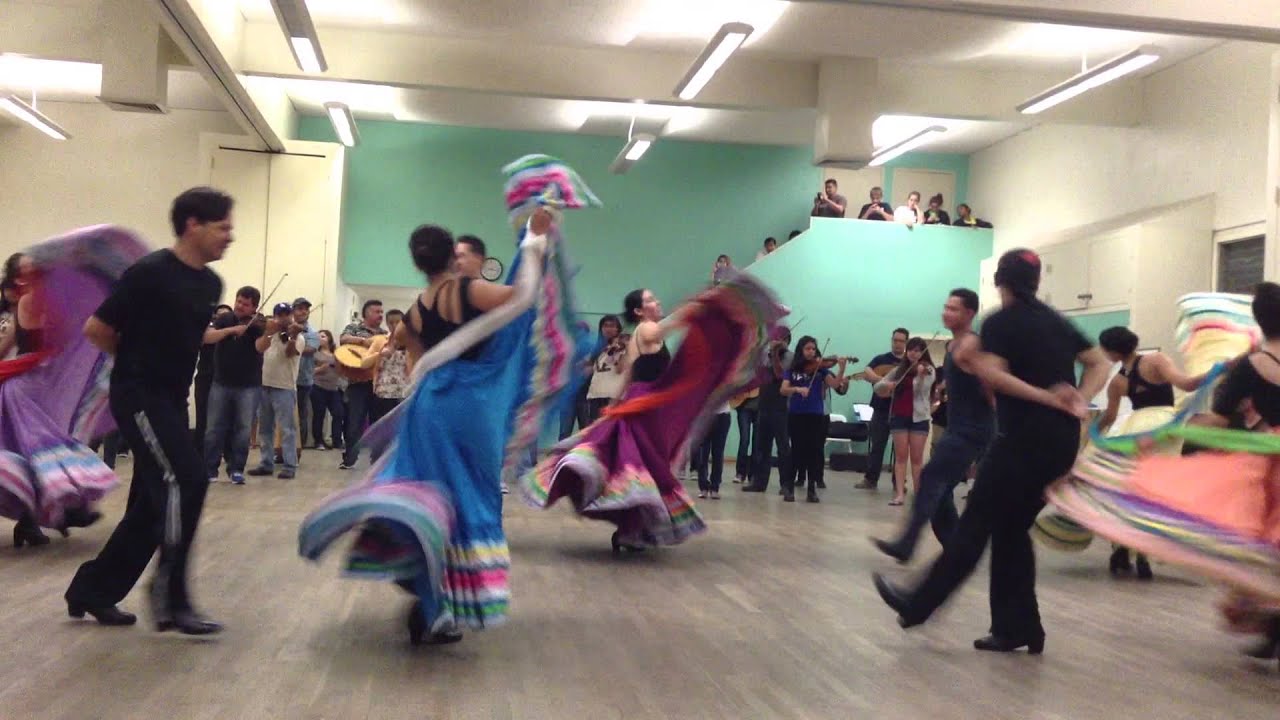 Ballet Folklorico de Los Angeles practice La Negra - Played by Mariachi Los Cameros & Plaza