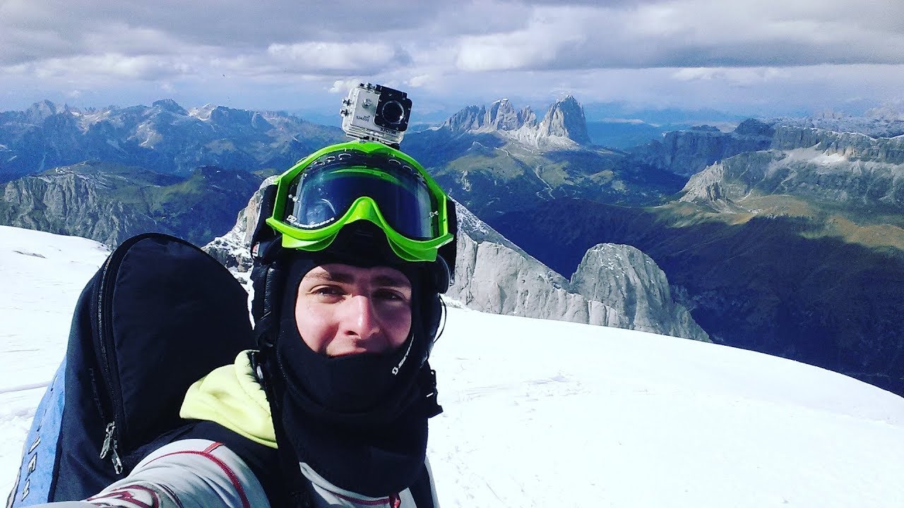 Toplanding on the summit of Marmolada