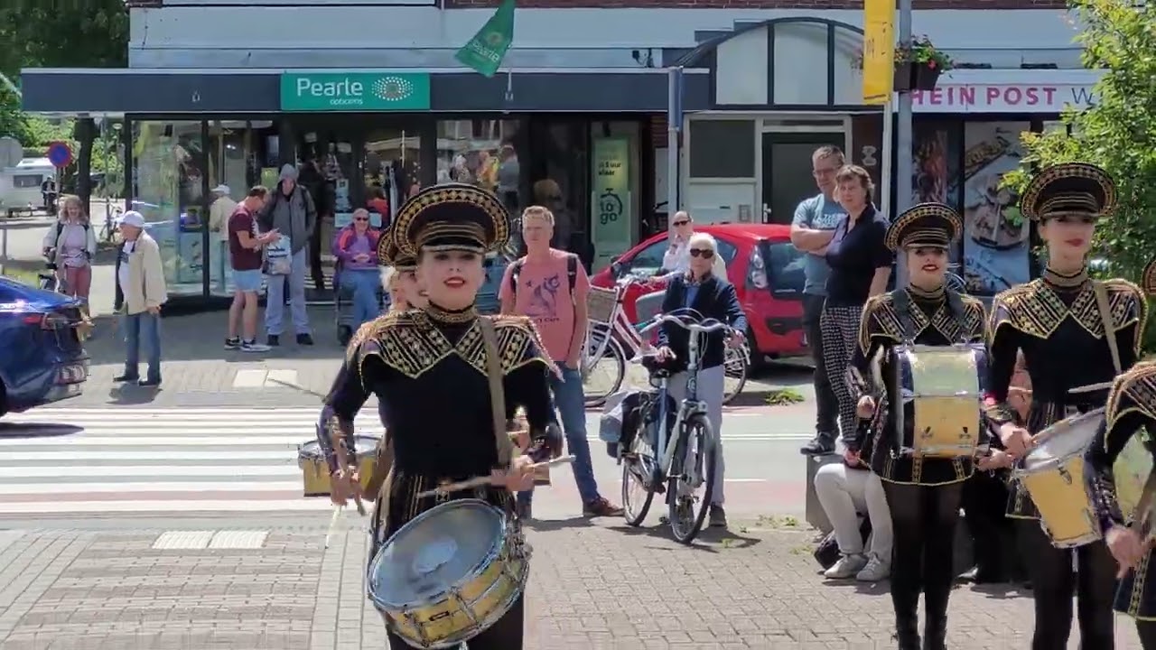 Showband Crazy Drummers uit Odessa Oekraïne 11-06-2022 , Groningen, Overwinningsplein.