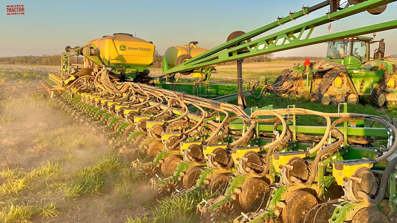 32 Row JOHN DEERE Corn Planter DB80
