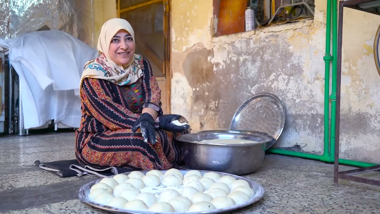 الخبز العروگ أكلة أنبارية تراثية تشتهر بها محافظة الانبار في شهر رمضان المبارك