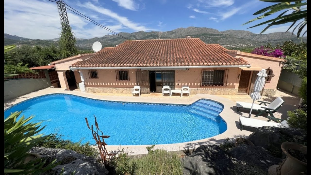 NCBX3640 - Detached villa in Orba, with 4 bedrooms and 3 bathrooms €365,000