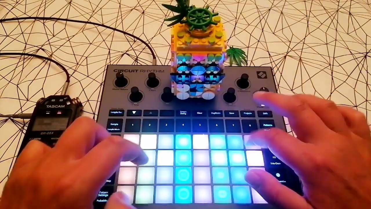 Shake it! Novation Circuit Rhythm