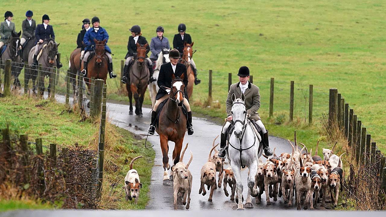 THE ENGLISH COUNTRYSIDE &bull; FOX HUNTING