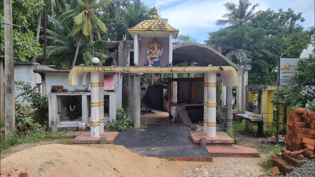 Walking in Anuradhapura (Sri Lanka)
