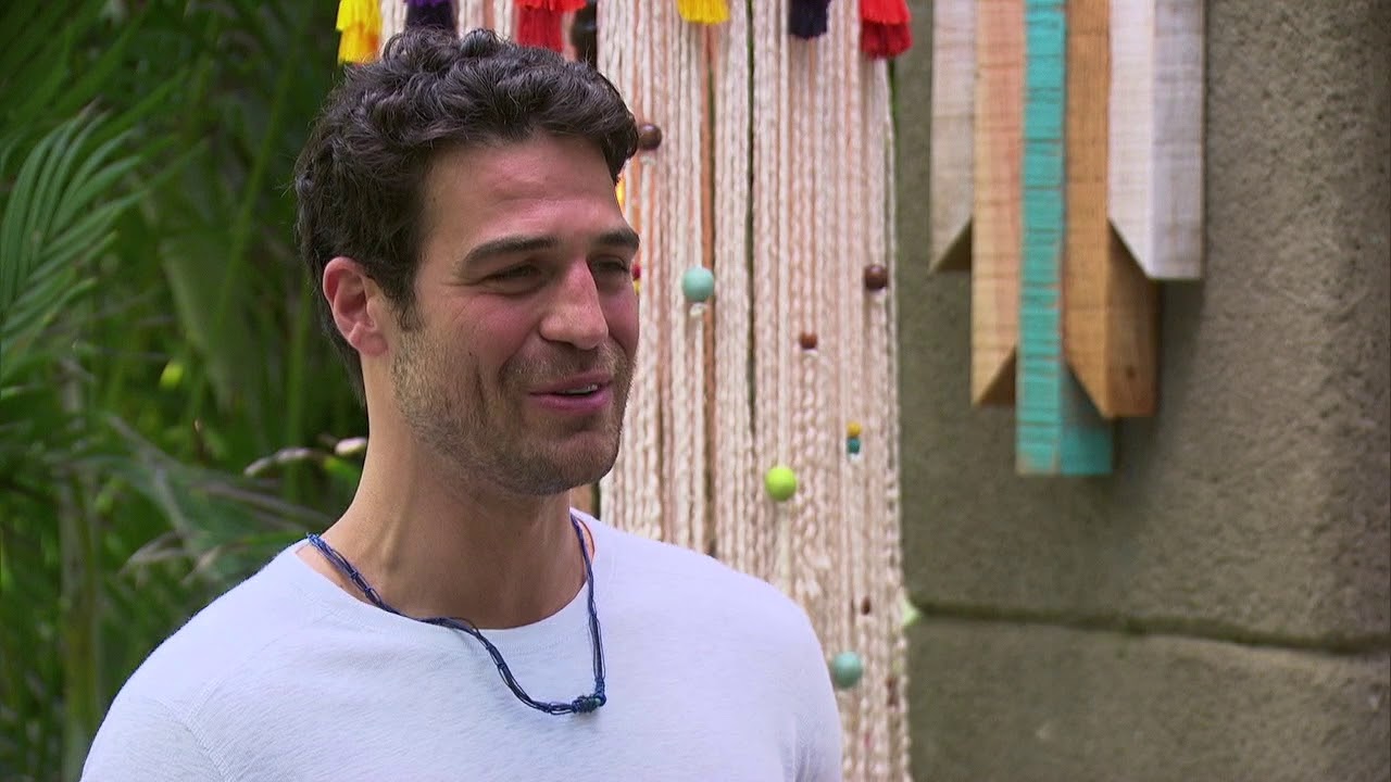 Joe the Grocer Arrives - Bachelor In Paradise