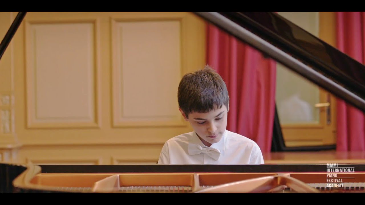 Antonio Pavan, 12 y-o, performs Mendelssohn's Rondo Capriccioso and own works