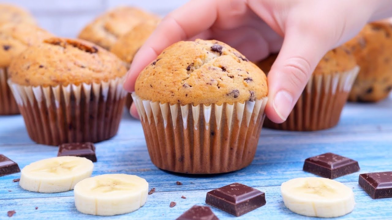 Brioșe cu banane și ciocolată 🧁🍌🍫