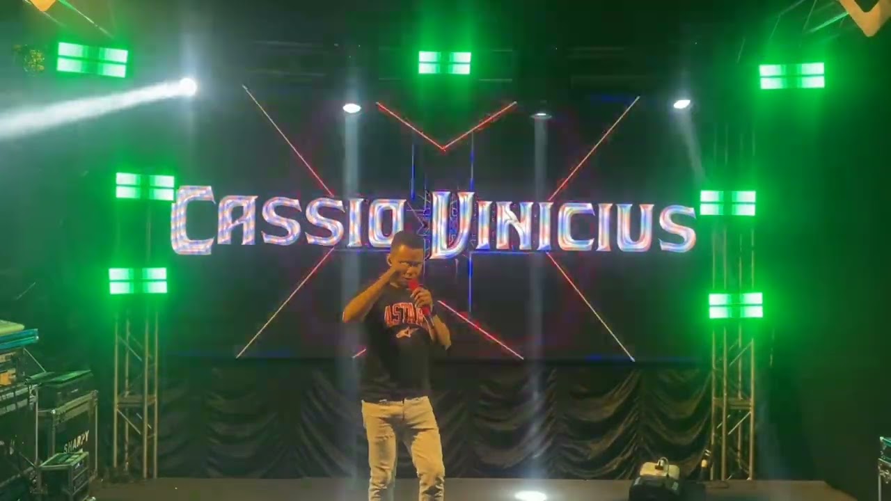 Cássio Vinicius olha o tirinho ao vivo no quintalbeer Dourados-Ms