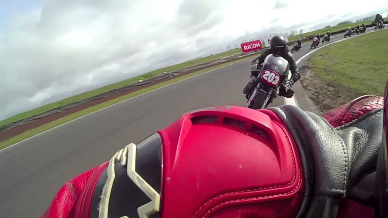 Manx Norton vs Guzzi (HD)