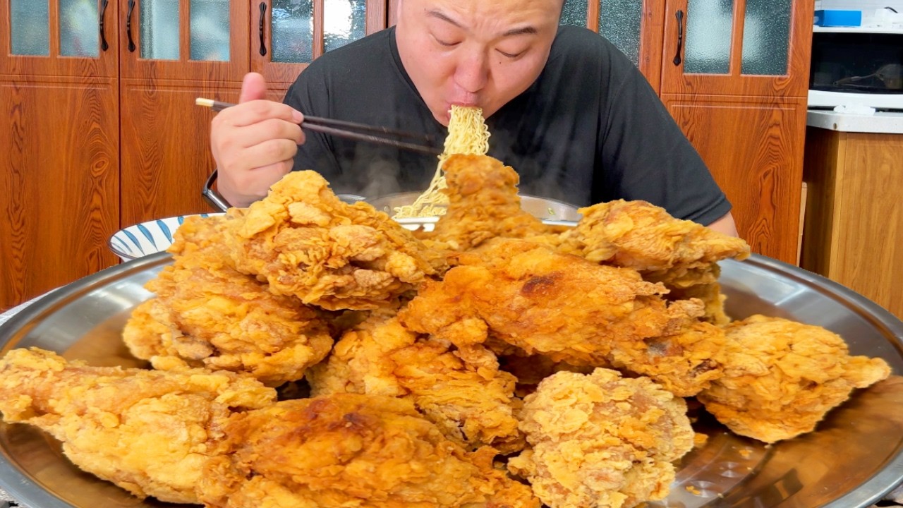 🔥【泡面炸鸡】神仙组合泡面 + 炸鸡，大口炫到停不下来，一口下去太过瘾【cram阿强】