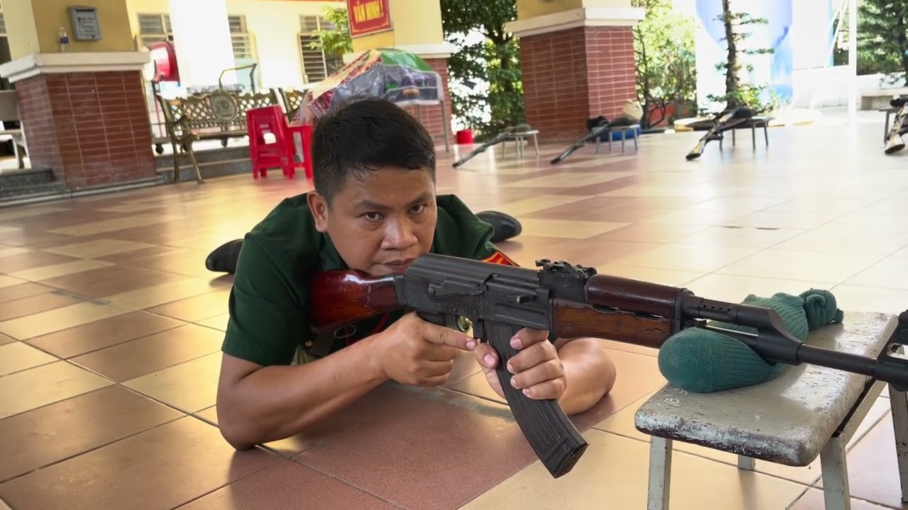 Hướng dẫn kỹ thuật nằm bắn súng tiểu liên Ak bài 6 khối 12: Kỹ thuật bắn súng tiểu liên Ak