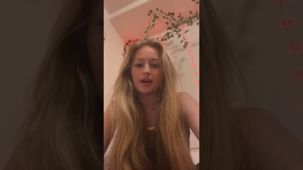 Блондинка раздавливает тебя ногами #уменьшилась #уменьшилась #раздавленная #длятебя #ноги #ступня...
