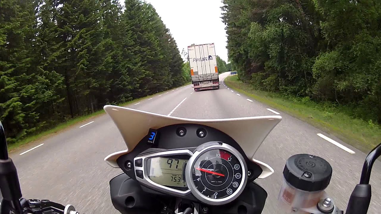 2011 Triumph Speed Triple - Driving from Annelund