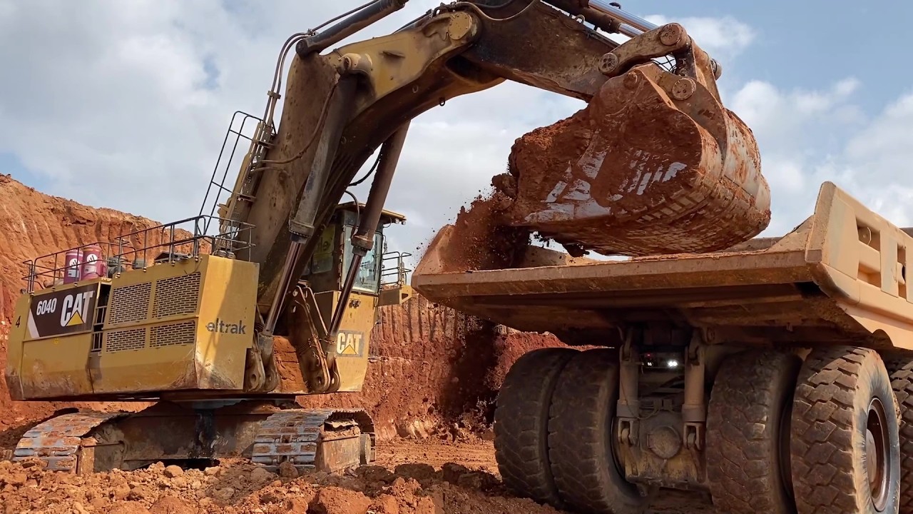 450 Tones Caterpillar 6040 Excavator Loading Hitachi And Terex Dumpers