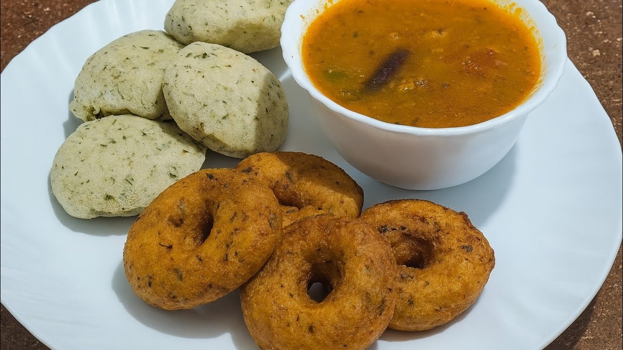 South Indian Medu Vada || मेदू बड़ा रेसिपी || घर पर बनाए एकदम crispy बाहर से और soft अंदर से!