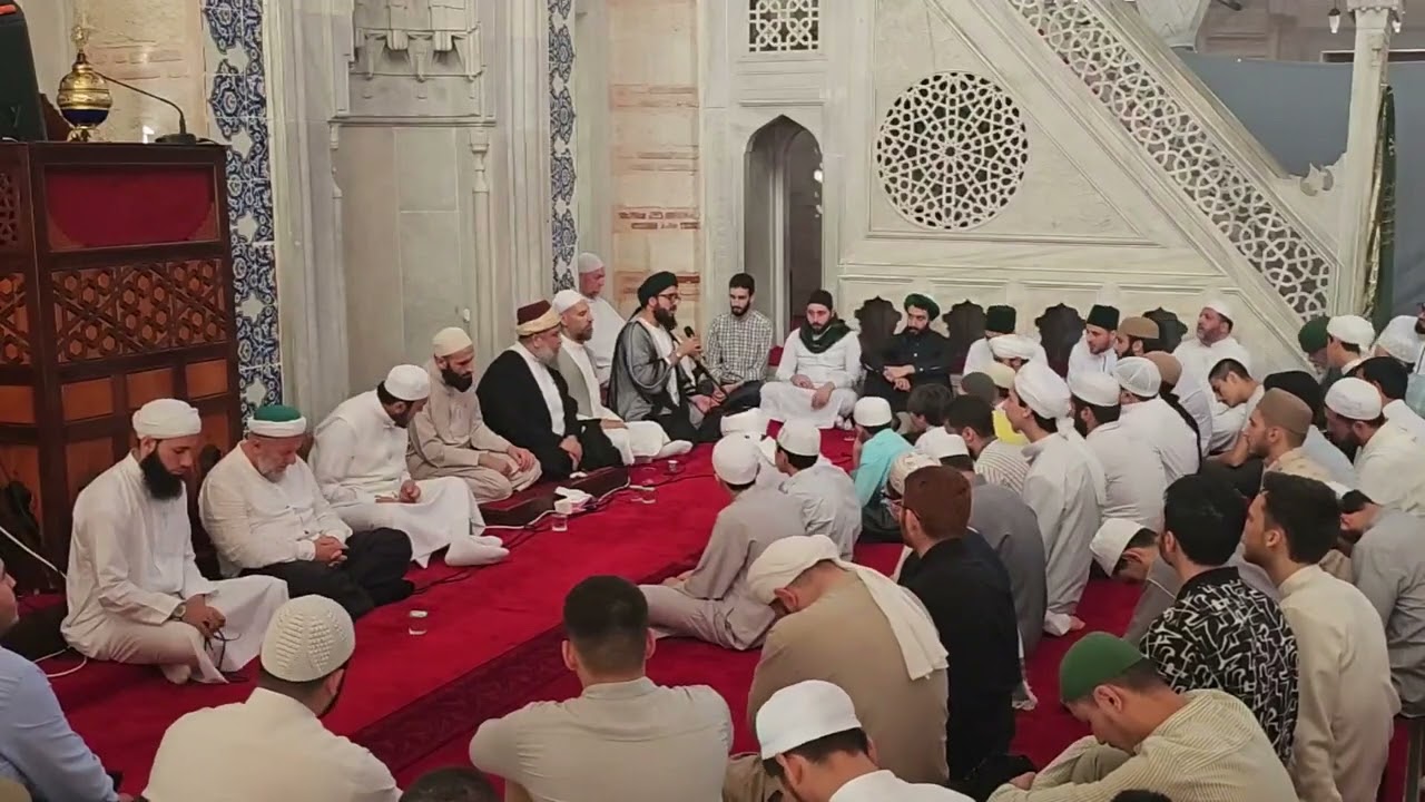 مقطع من مجلس الذكر المحمدي يوم الأحد تحت أنظار فضيلة الشيخ محمود الدرة