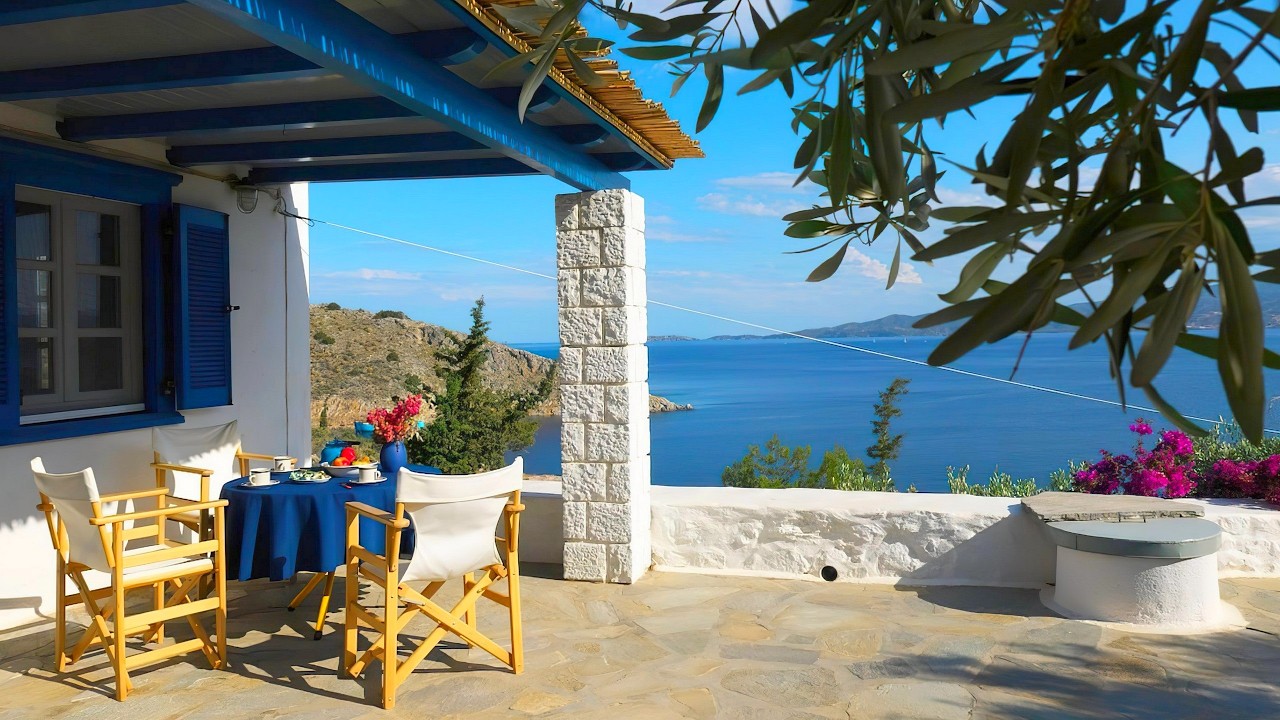 CASA de PRAIA GREGA SIMPLES com dois pavimentos