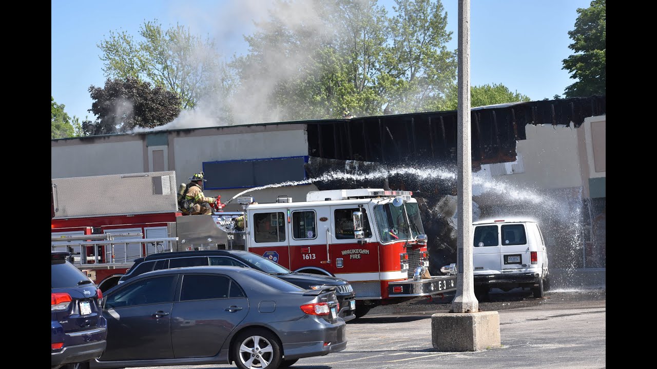 Waukegan FD + Mutual Aid on Scene of a Working Structure Fire in Waukegan, IL [Box Alarm #16-1]