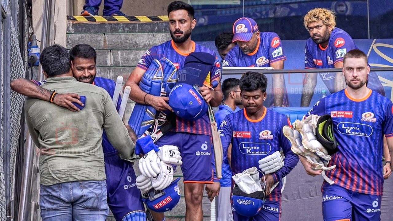 Hardik Pandya’s Heartfelt Walk with MI Players and Fans at Stadium