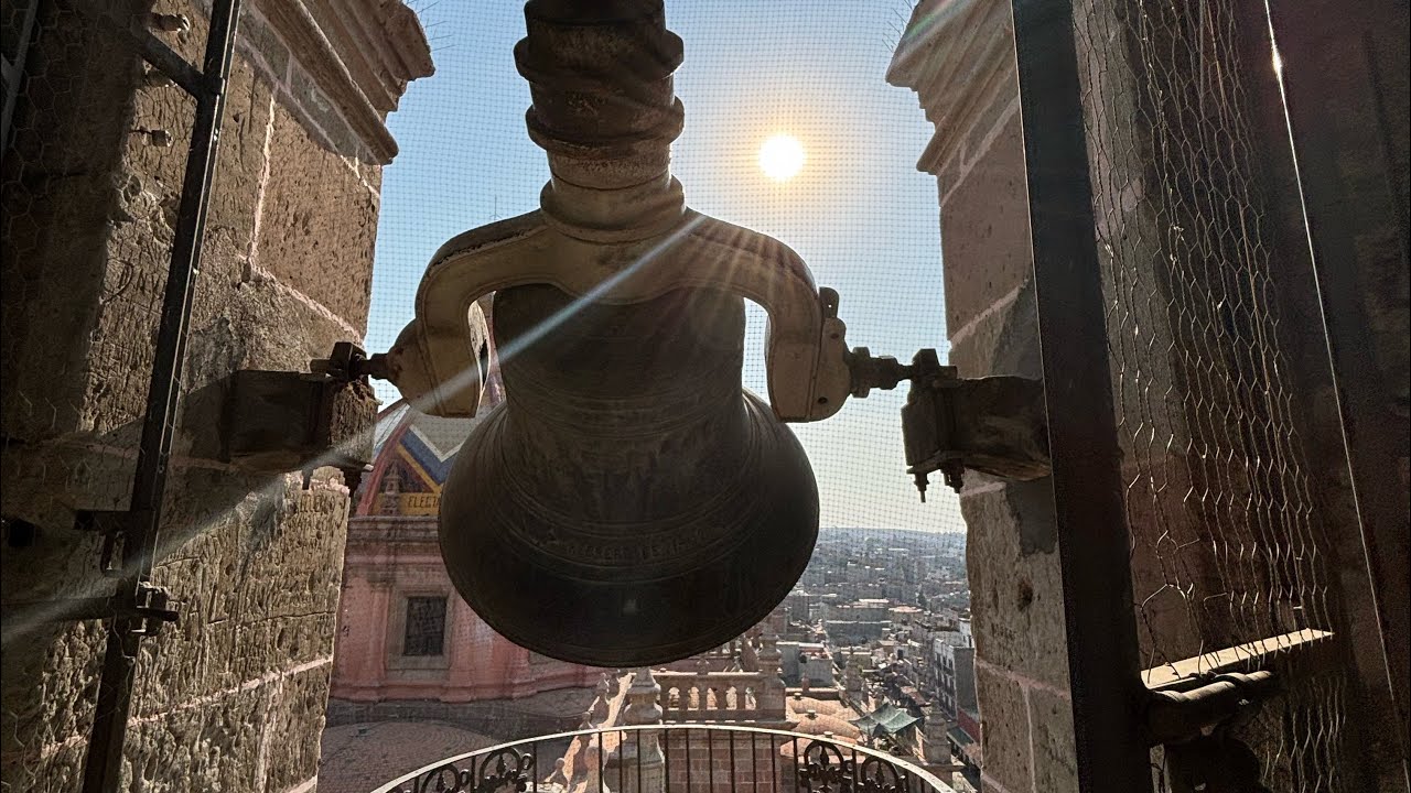 Repique de campanas en la Catedral Basílica de San Juan de los Lagos