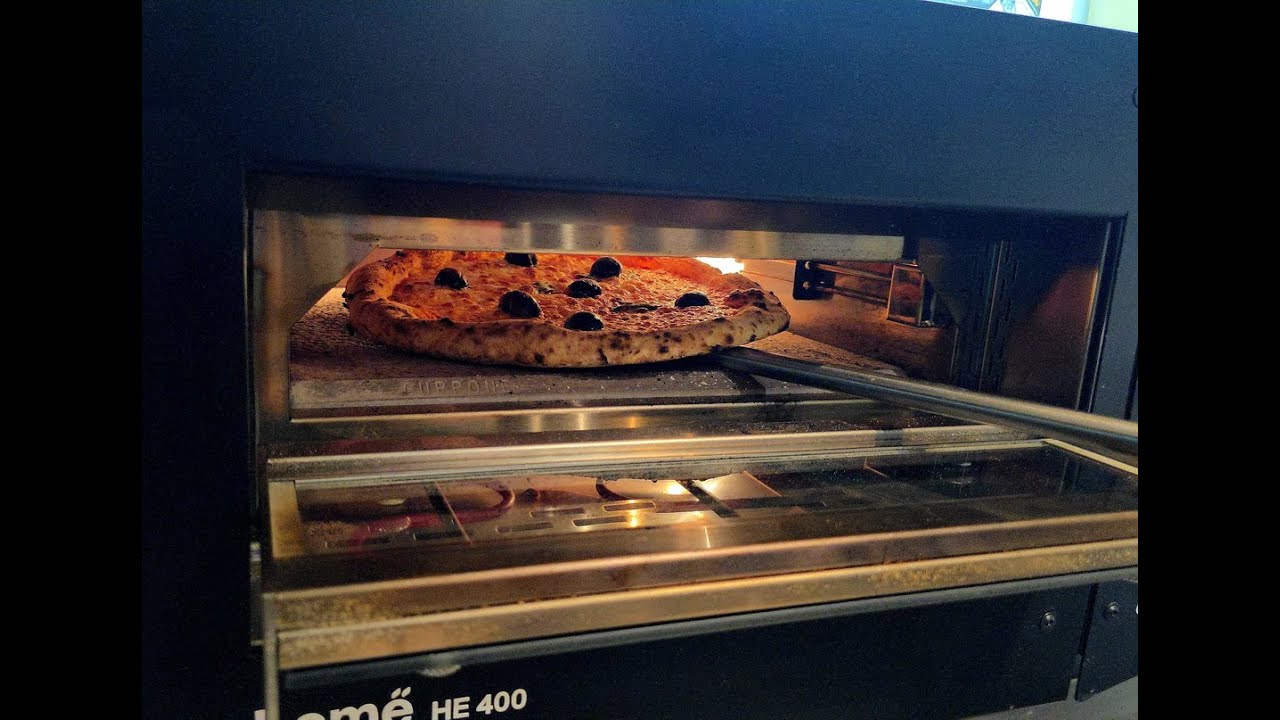 Felkészülés a Pármai pizza világbajnokságra a Cuppone HE400 as kemencével! Margherita pizza sütése!