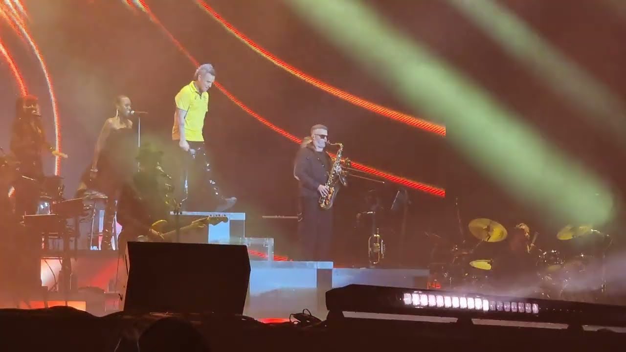 Robbie Williams - You're The Voice (cover) (Live) - AAMI Park, Melbourne - 22 Nov 2023