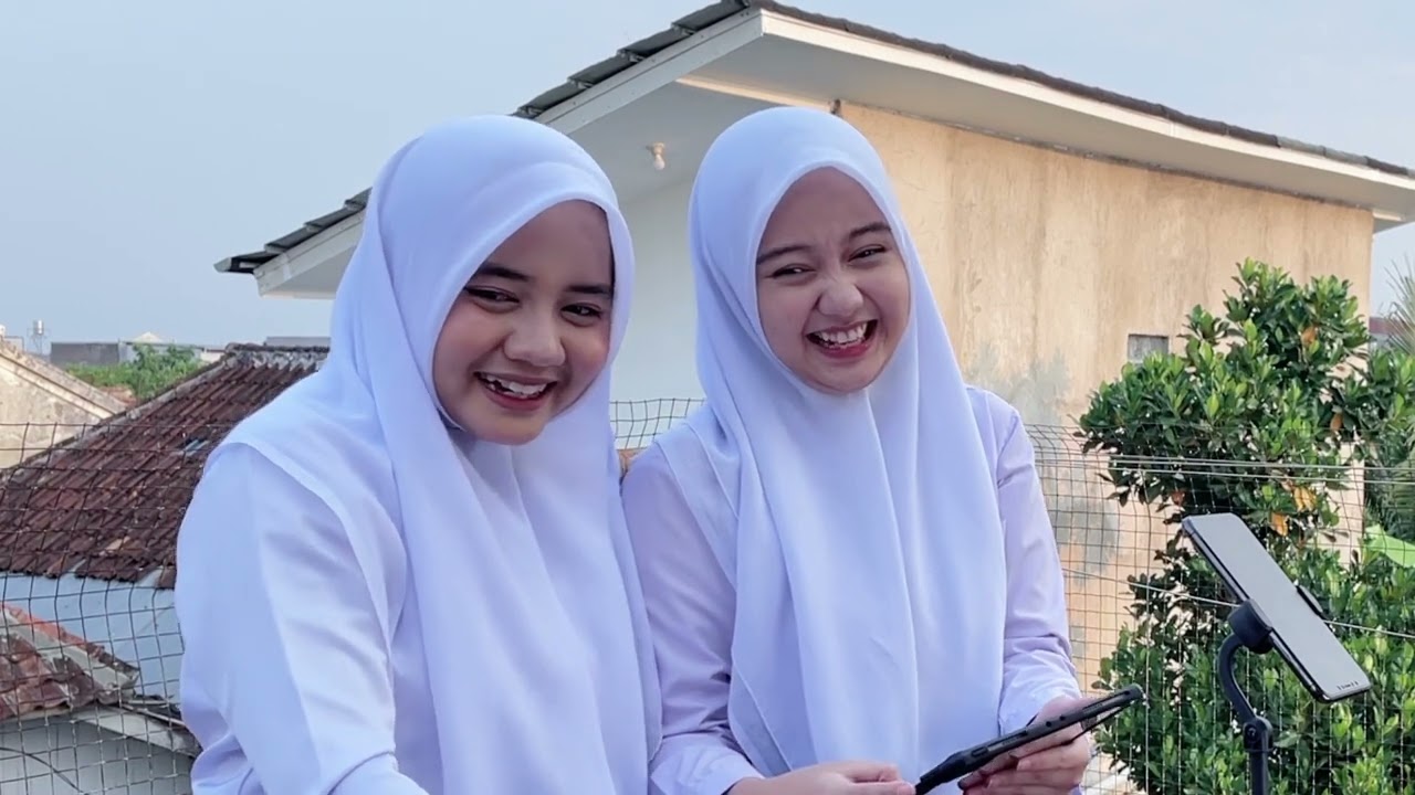 Karin sama Cheryll dikasih asupan humor bapac-bapac dulu 🤣 VIRALGRAM #1