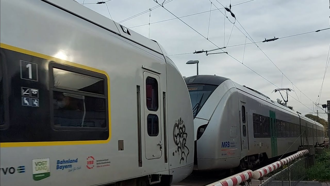 Bahnübergang in Algermissen Züge am Freitag 28.10.2022 Ersatzzüge der S3 Hannover