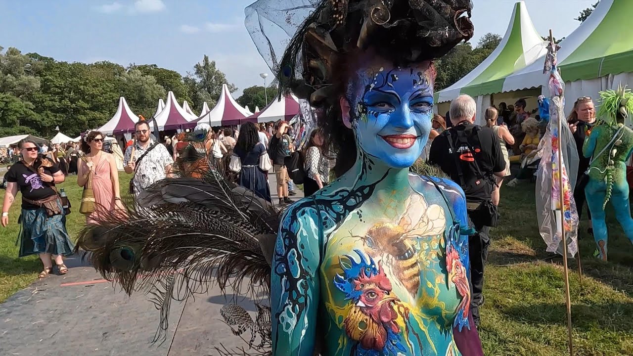 beautiful body painting ,best body art at Castlefest