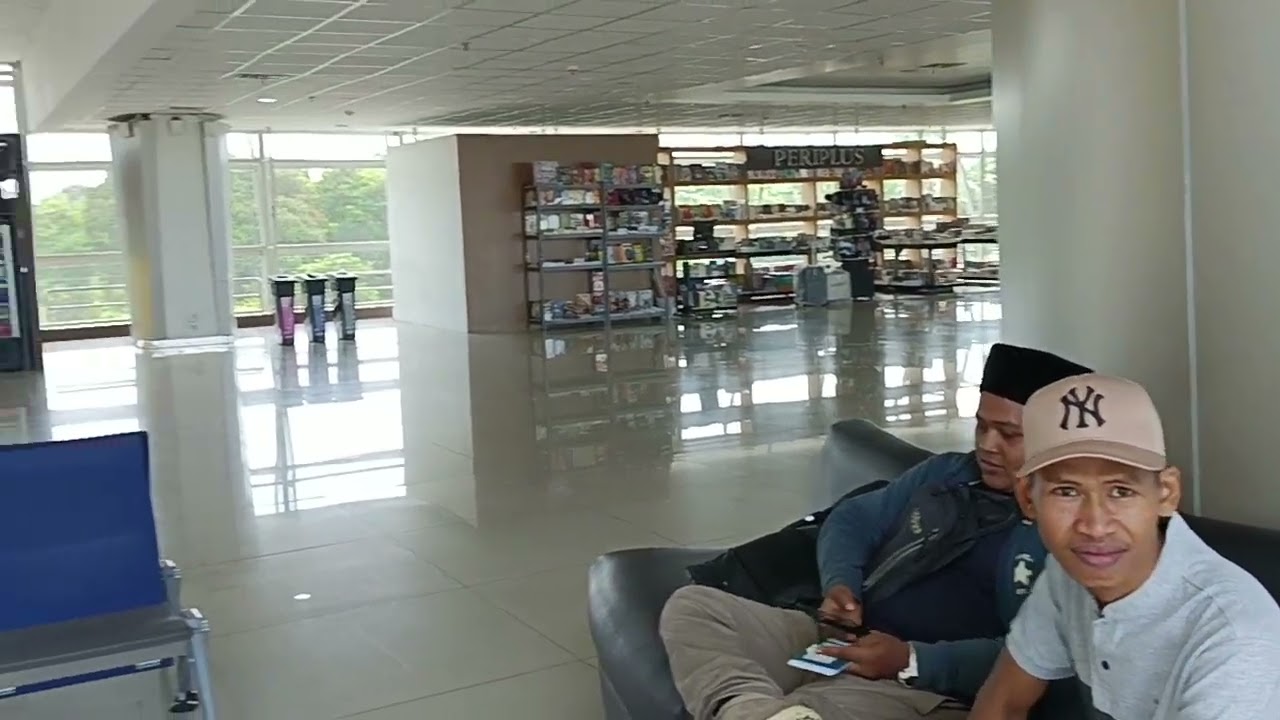 1. Tiba Di Bandara Juanda Surabaya - Berangkat Umroh Januari 2025 bersama Al Haromain