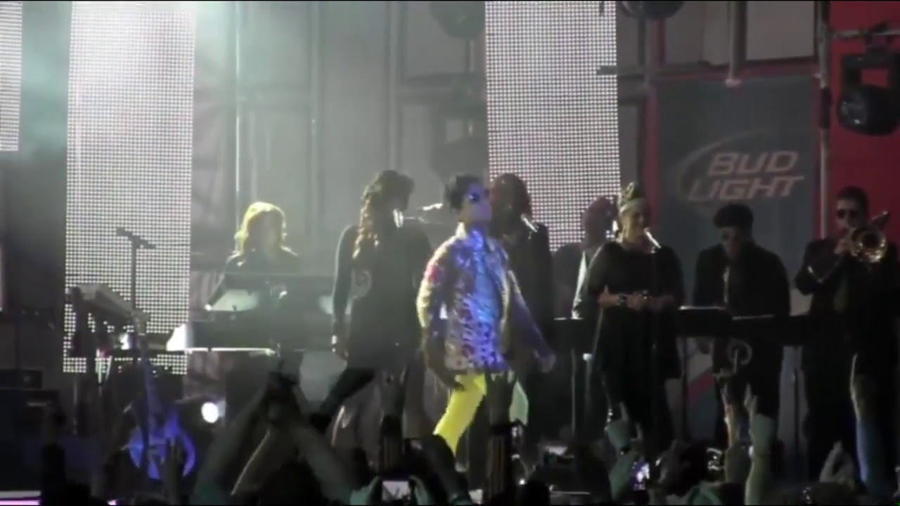 JKL Prince outdoor mini concert