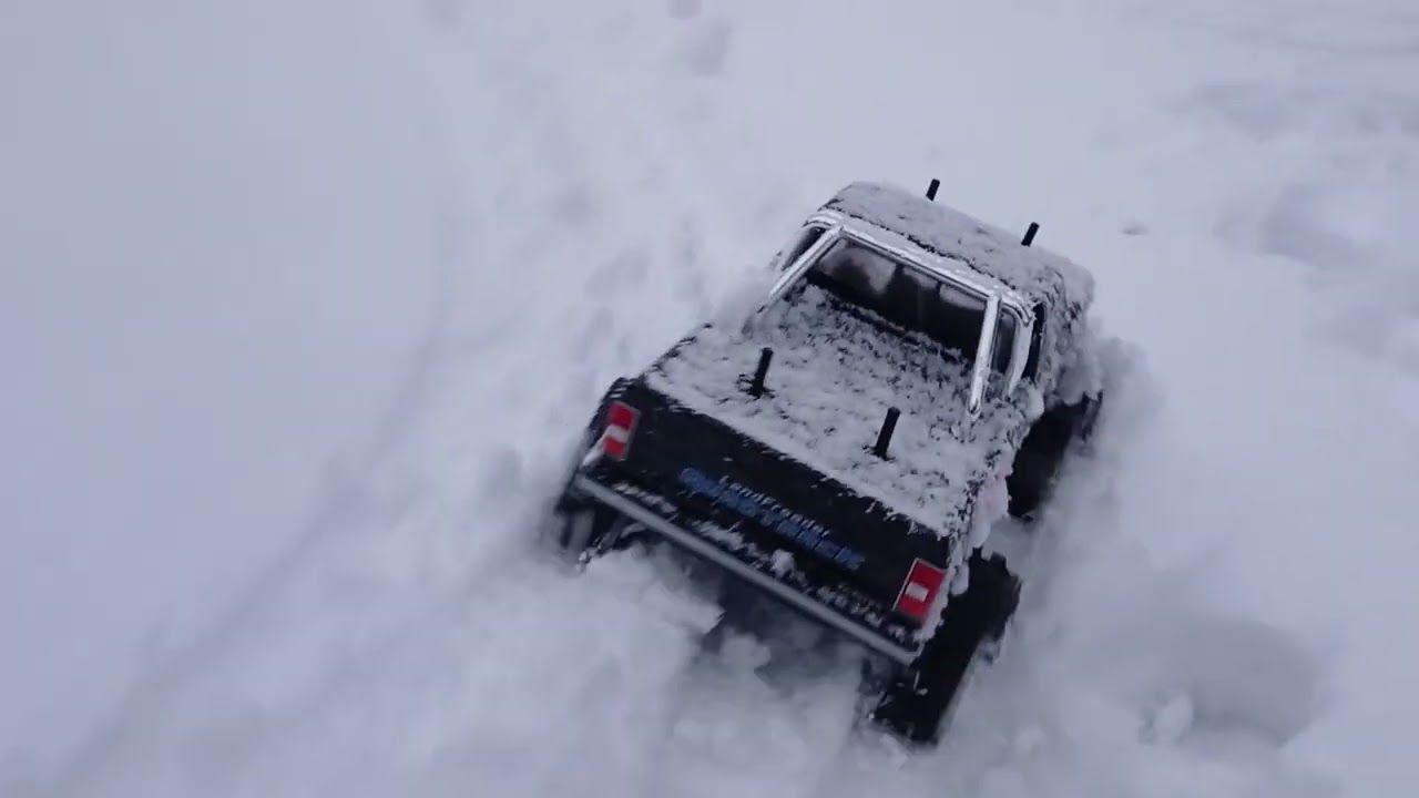 Der Tamiya Quadtrack im Tiefschnee