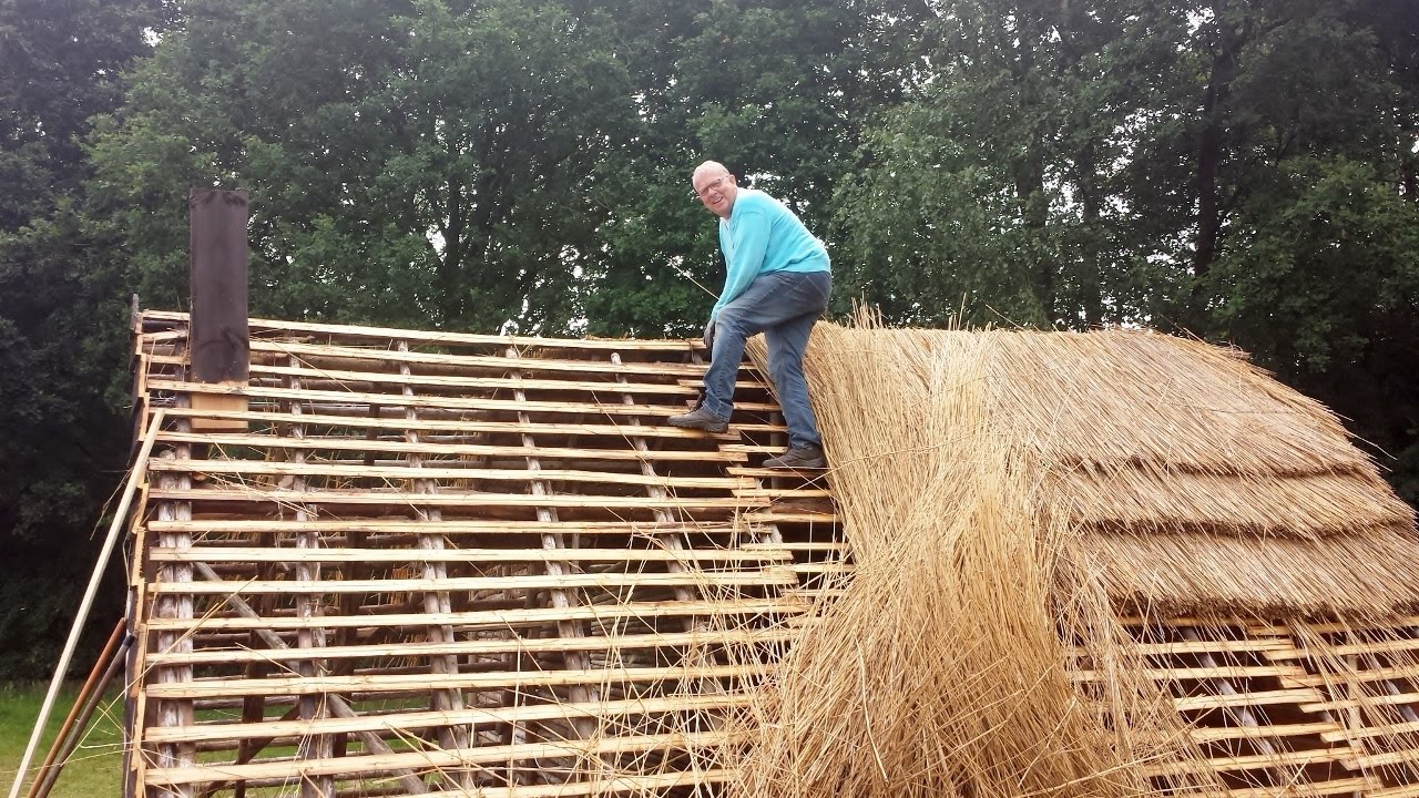 Riet Verwijderen Plaggenhutten bij de Spokeplas in Noordwolde fr.