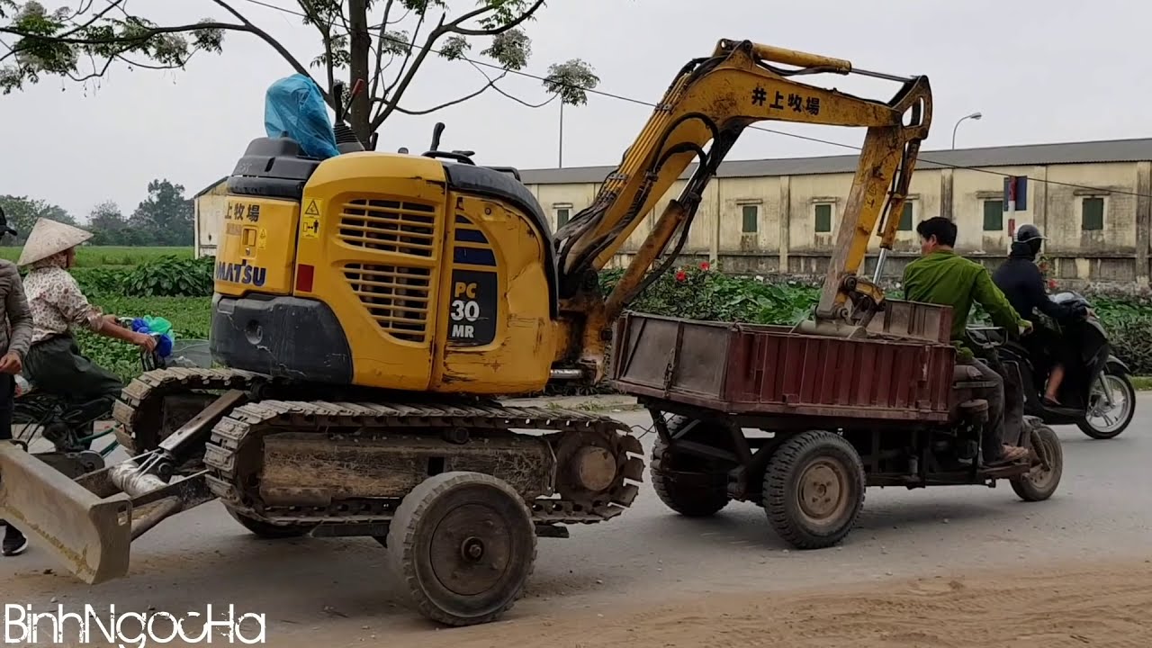Komatsu MR30 excavator tricycle