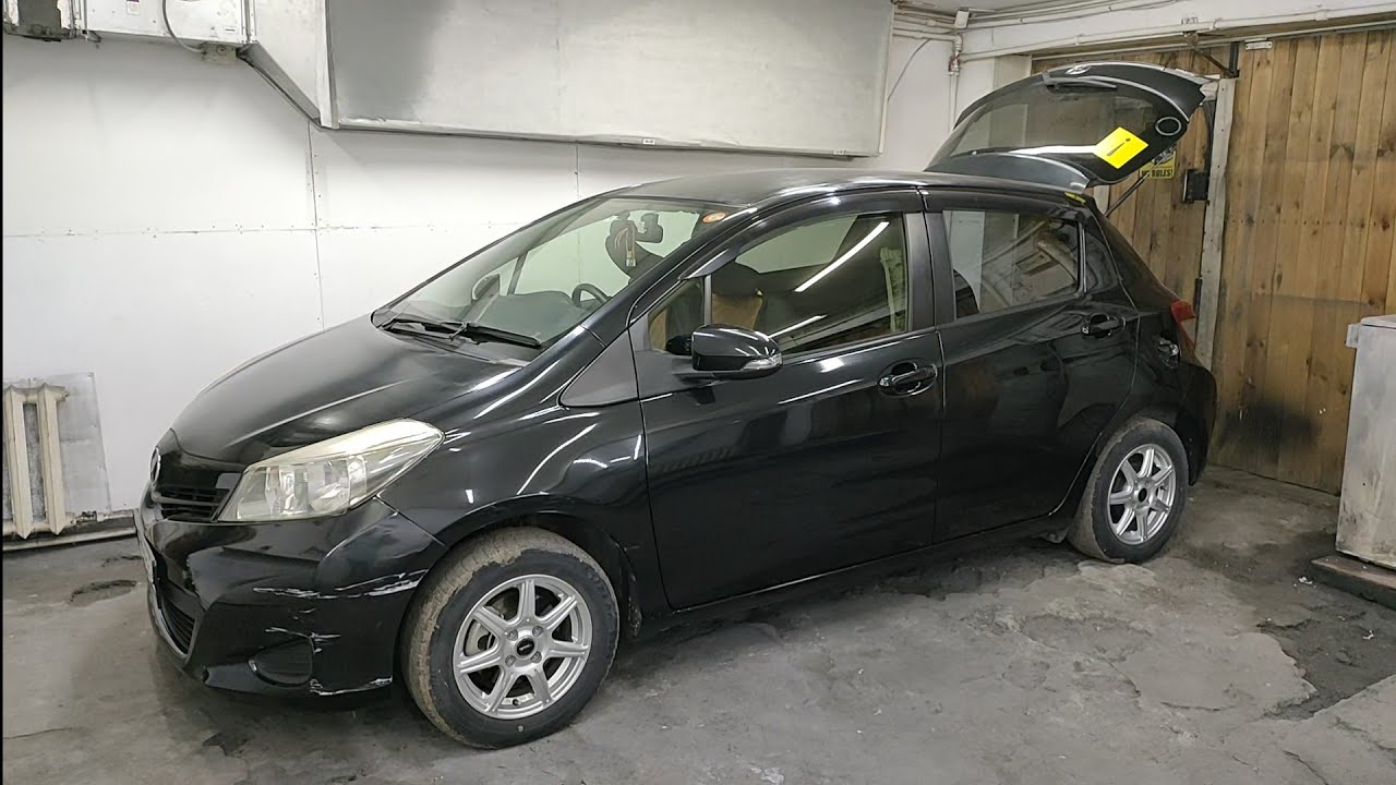 Toyota Vitz. Выгорел лак? или как? и, не большое ДТП.