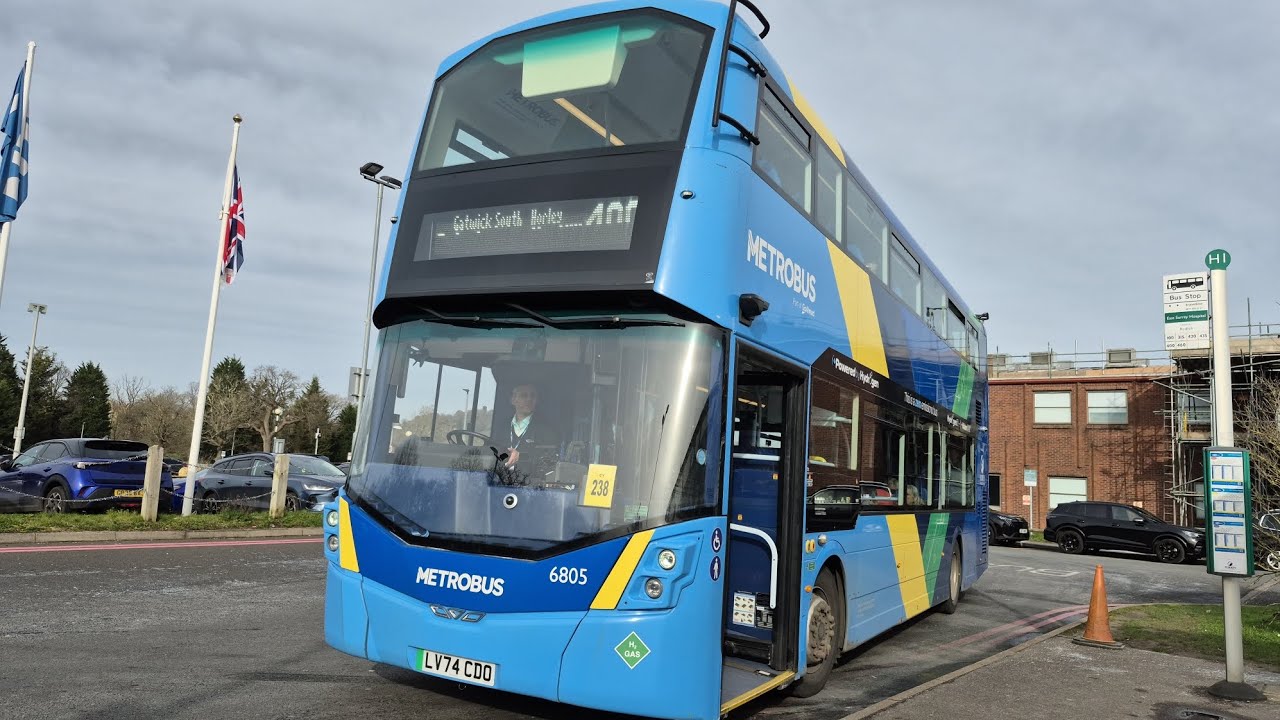 Top deck on Metrobus Wright StreetDeck Hydroliner | 6805 (LV74 CDO) | Route 400