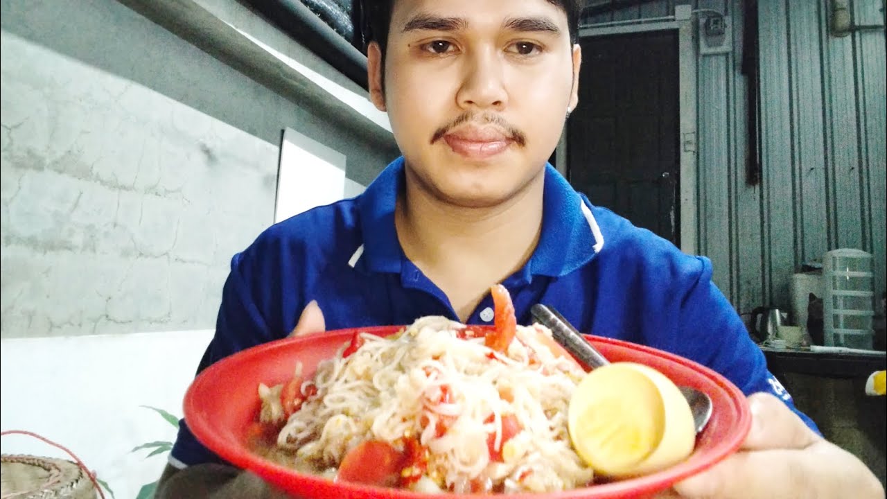 ว้าวกินตำขนมจีนใส่ตีนไก่นำกันเด้อครับ น่ากินมากเลยนะครับ
