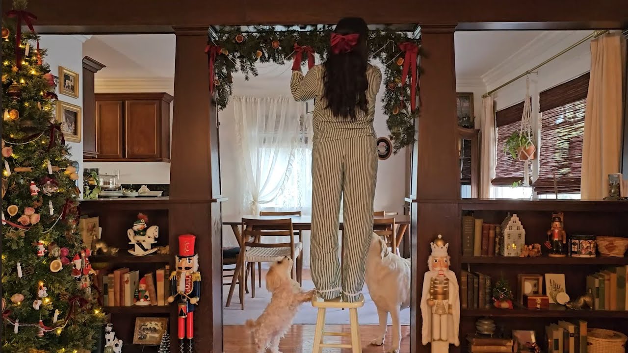 Decorating for Christmas 2024 | Dining Room | Cozy Classic | Thrifted Vintage Decor