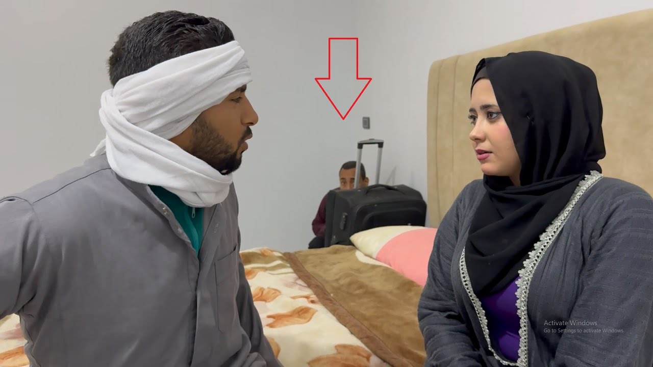 قال لزوجته رايح الشغل واستخبى تحت السرير عشان يشوفها بتجيب مين البيت واتصدم .. فماذا فعل