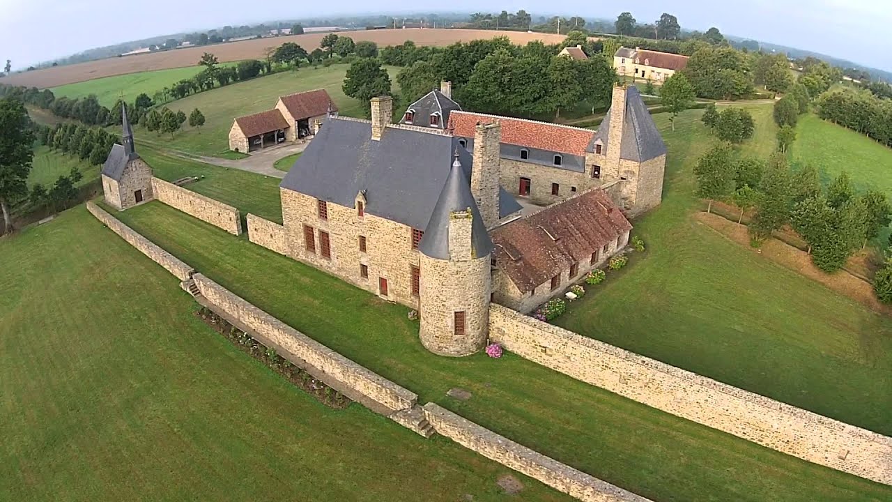Le manoir de la Chaslerie vu d'un drone en juillet 2014