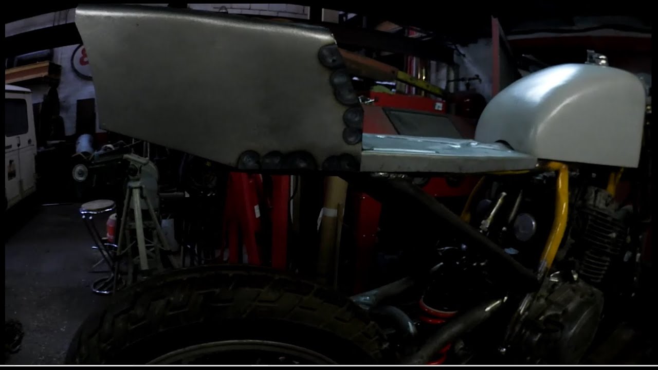 #projetcaféracer400XS je fabrique la selle. Part 1