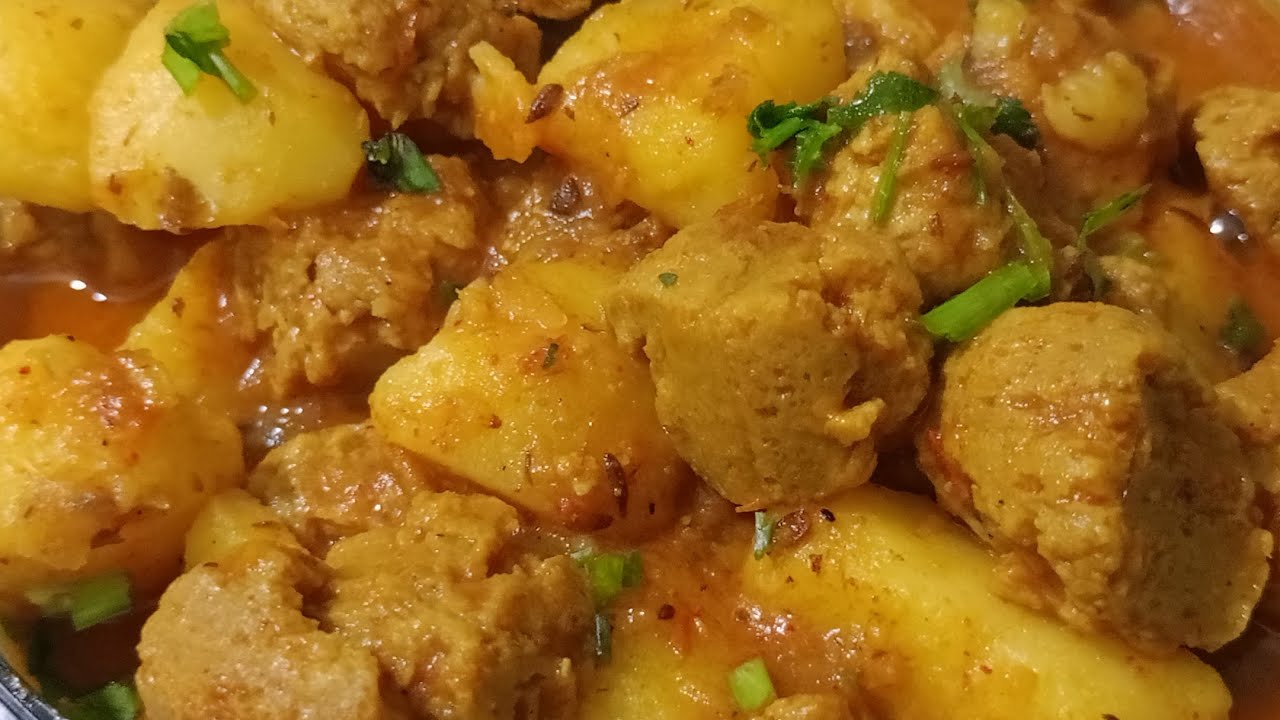 মাছ মাংসের স্বাদকেও হার মানাবে নিরামিষ সয়াবিন এর এই রেসিপি ll Aloo Soyabean Curry ll Veg recipe 