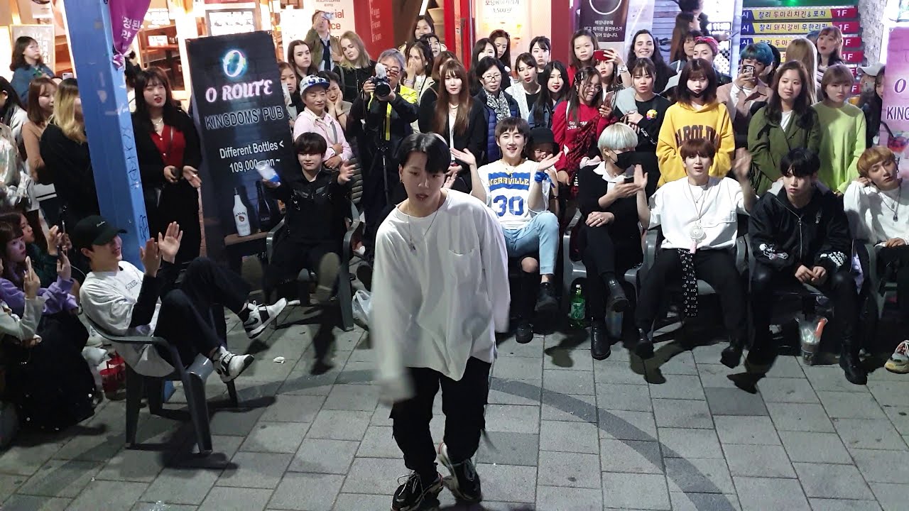 《ATEEZ_PirateKing》 TaeYou#김태유@KingdomS#킹덤즈 HongDae#홍대 Busking#버스킹 20190430 212028 SnowHorse#눈말